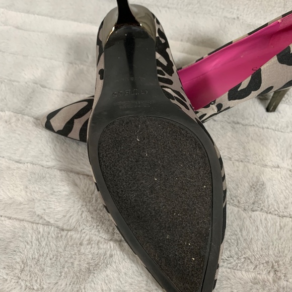 Guess Animal print pumps, size 8 - Picture 5 of 7